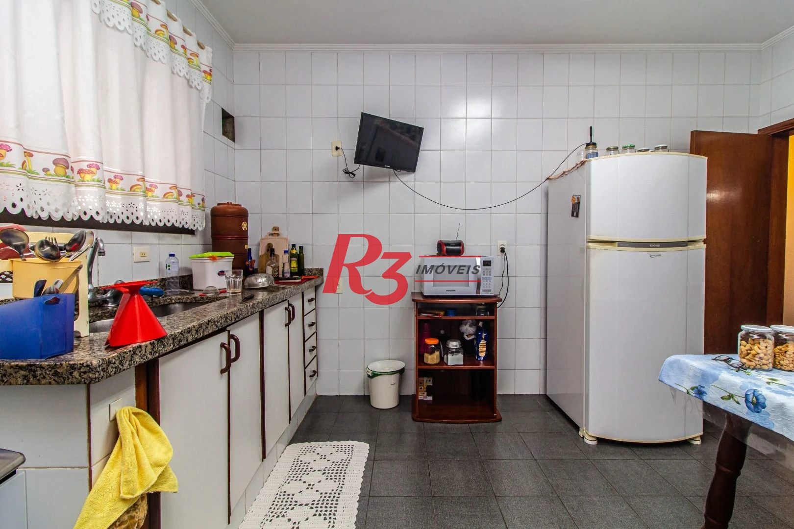 LINDO, REFORMADO E AMPLO AP. À VENDA NA PONTA DA PRAIA ! 162 M², 3 DORMS, 2 VAGAS, VISTA MAR !! OPORTUNIDADE !!!