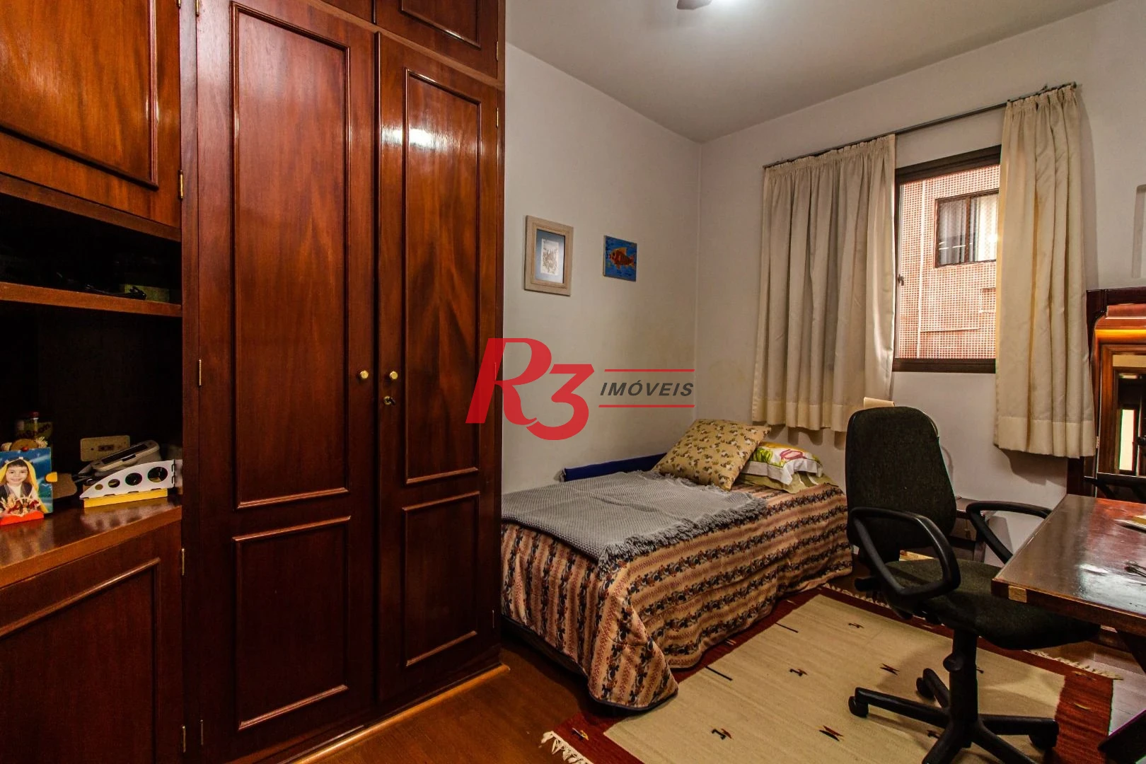 LINDO, REFORMADO E AMPLO AP. À VENDA NA PONTA DA PRAIA ! 162 M², 3 DORMS, 2 VAGAS, VISTA MAR !! OPORTUNIDADE !!!