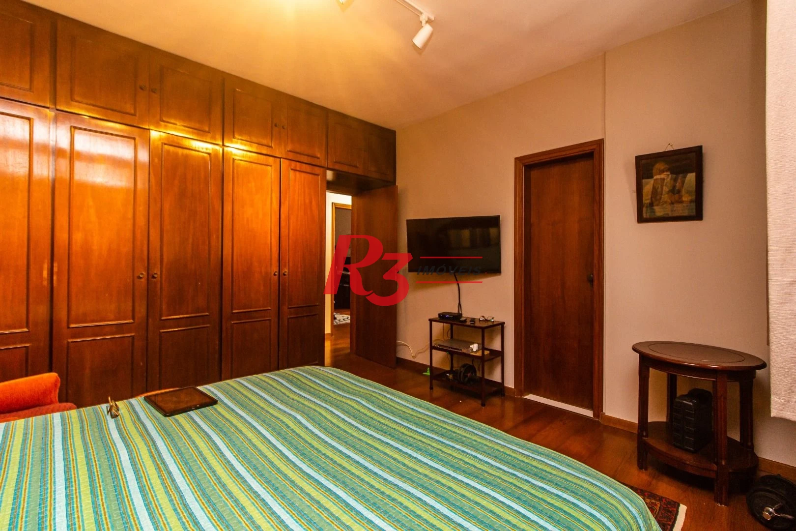 LINDO, REFORMADO E AMPLO AP. À VENDA NA PONTA DA PRAIA ! 162 M², 3 DORMS, 2 VAGAS, VISTA MAR !! OPORTUNIDADE !!!