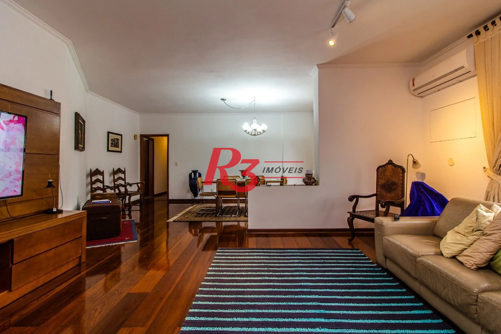 LINDO, REFORMADO E AMPLO AP. À VENDA NA PONTA DA PRAIA ! 162 M², 3 DORMS, 2 VAGAS, VISTA MAR !! OPORTUNIDADE !!!
