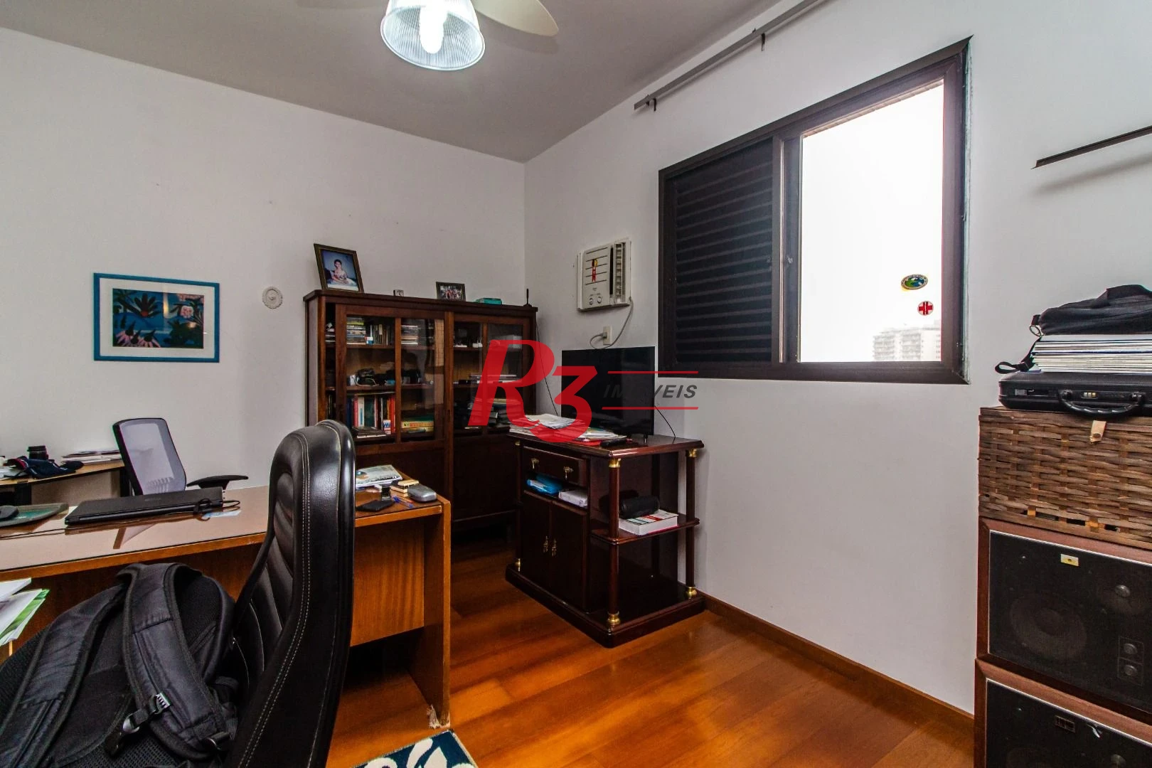 LINDO, REFORMADO E AMPLO AP. À VENDA NA PONTA DA PRAIA ! 162 M², 3 DORMS, 2 VAGAS, VISTA MAR !! OPORTUNIDADE !!!