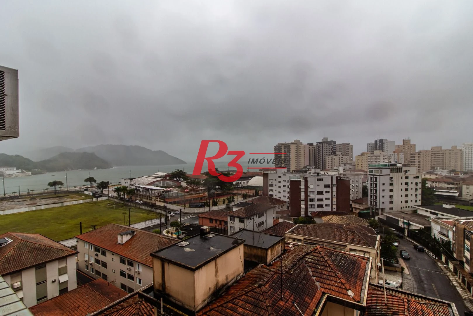 LINDO, REFORMADO E AMPLO AP. À VENDA NA PONTA DA PRAIA ! 162 M², 3 DORMS, 2 VAGAS, VISTA MAR !! OPORTUNIDADE !!!