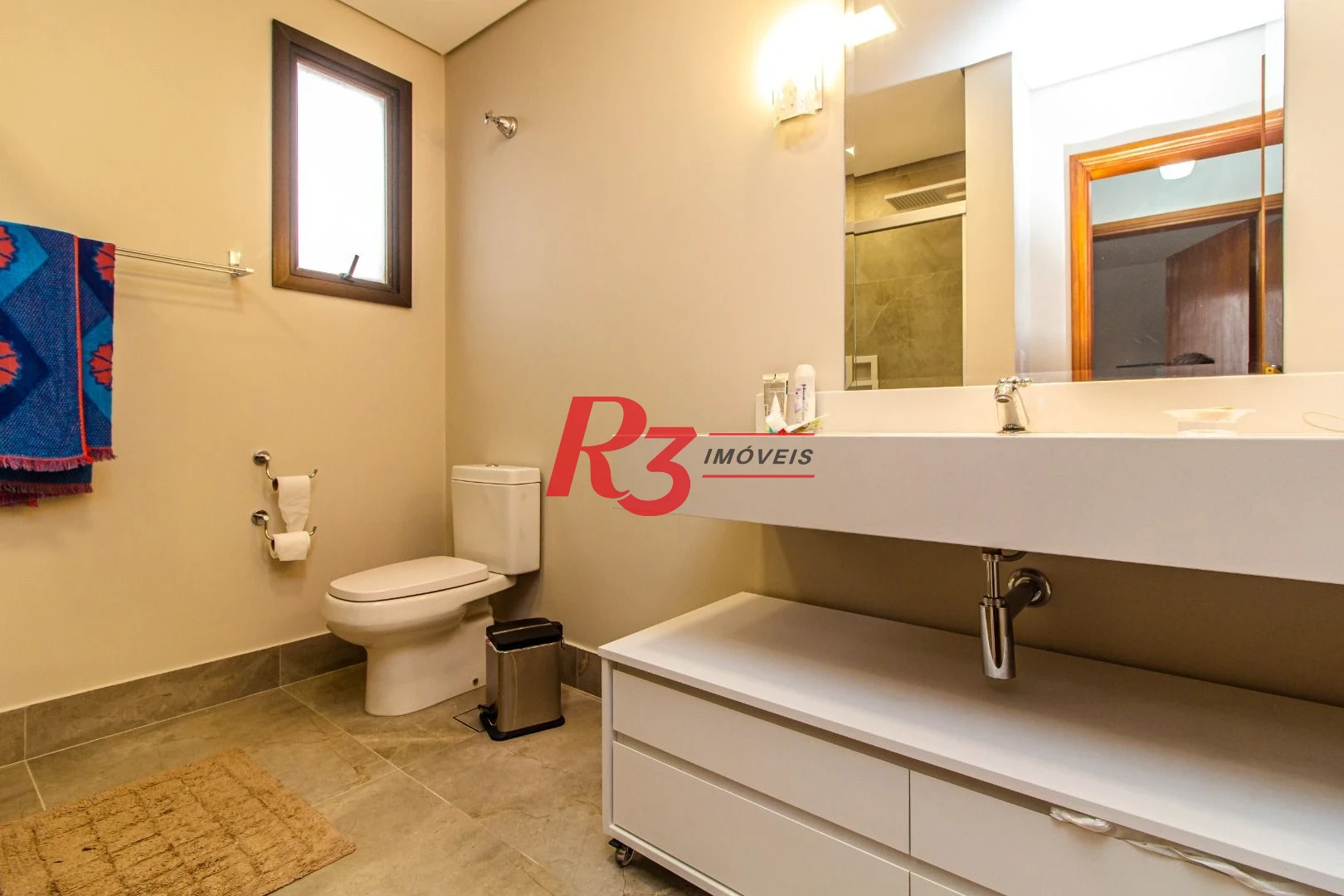 LINDO, REFORMADO E AMPLO AP. À VENDA NA PONTA DA PRAIA ! 162 M², 3 DORMS, 2 VAGAS, VISTA MAR !! OPORTUNIDADE !!!