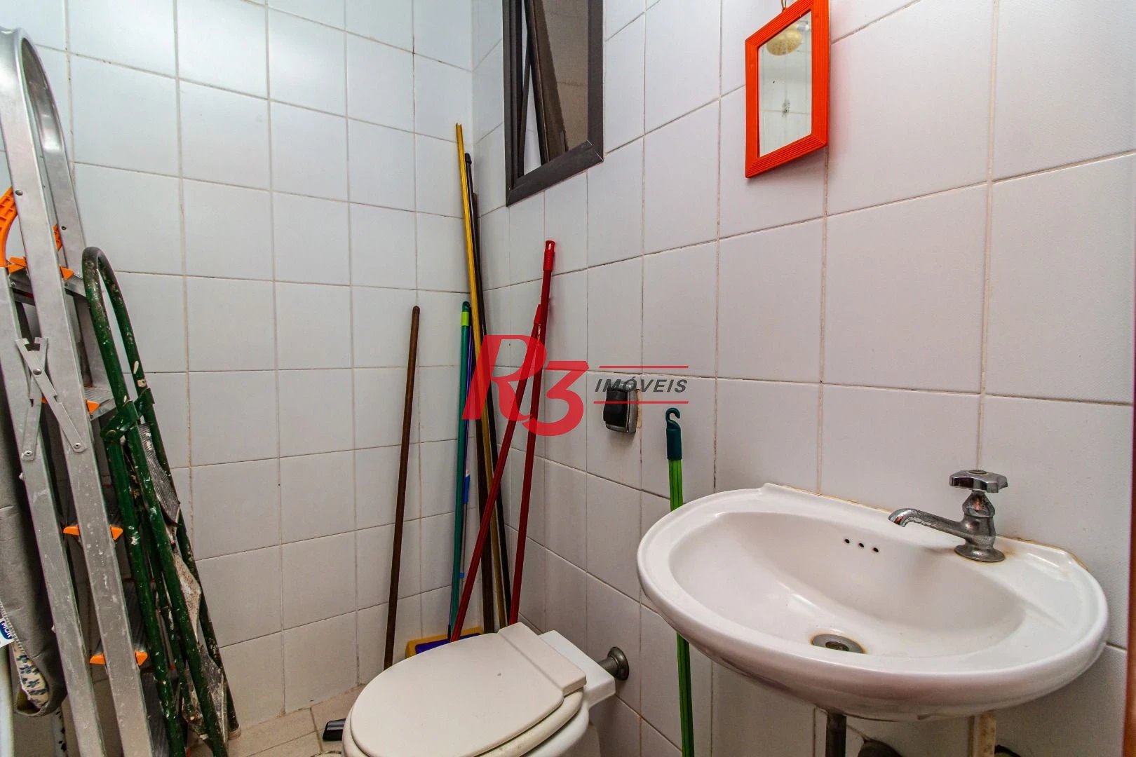 LINDO, REFORMADO E AMPLO AP. À VENDA NA PONTA DA PRAIA ! 162 M², 3 DORMS, 2 VAGAS, VISTA MAR !! OPORTUNIDADE !!!
