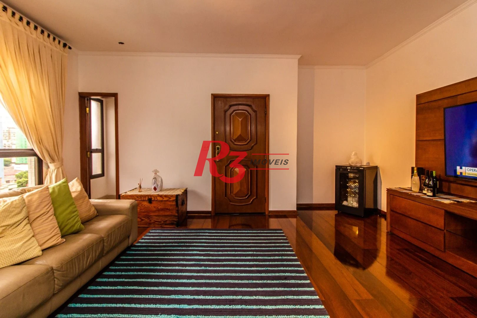 LINDO, REFORMADO E AMPLO AP. À VENDA NA PONTA DA PRAIA ! 162 M², 3 DORMS, 2 VAGAS, VISTA MAR !! OPORTUNIDADE !!!