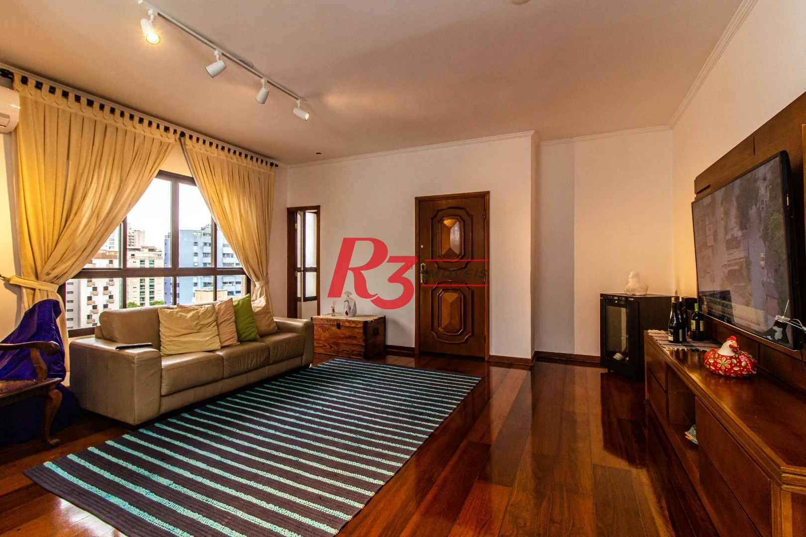 LINDO, REFORMADO E AMPLO AP. À VENDA NA PONTA DA PRAIA ! 162 M², 3 DORMS, 2 VAGAS, VISTA MAR !! OPORTUNIDADE !!!