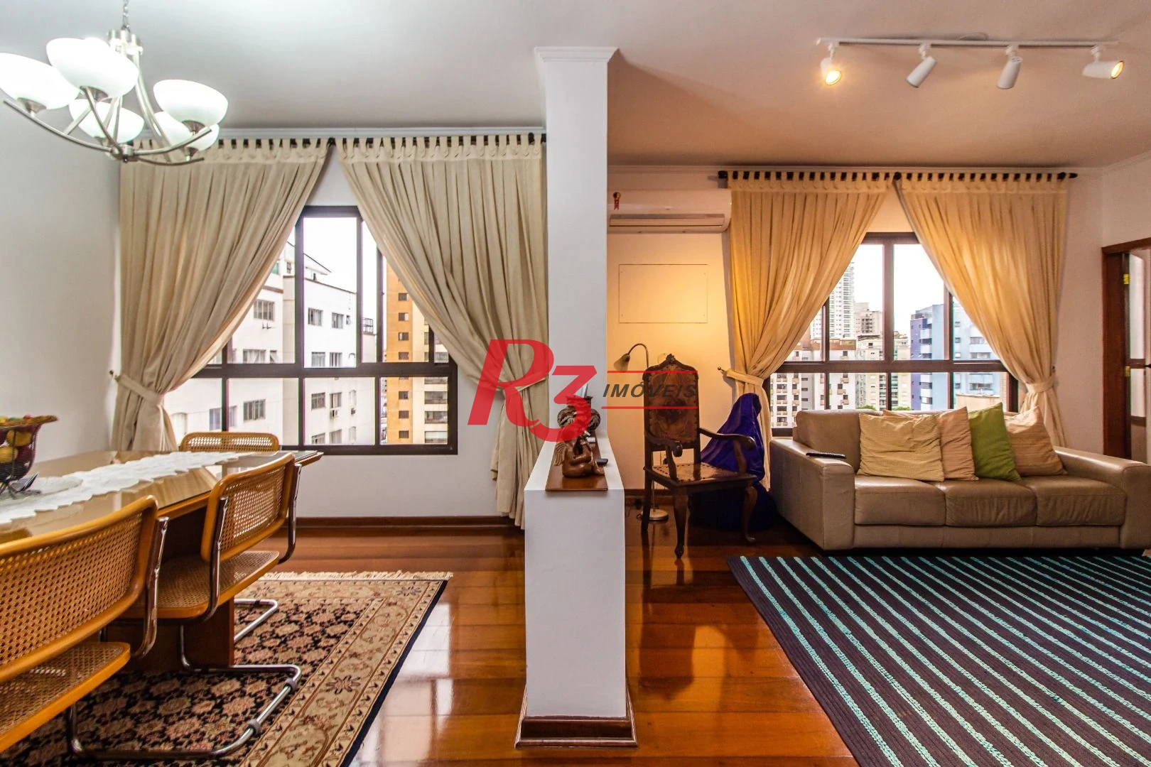 LINDO, REFORMADO E AMPLO AP. À VENDA NA PONTA DA PRAIA ! 162 M², 3 DORMS, 2 VAGAS, VISTA MAR !! OPORTUNIDADE !!!