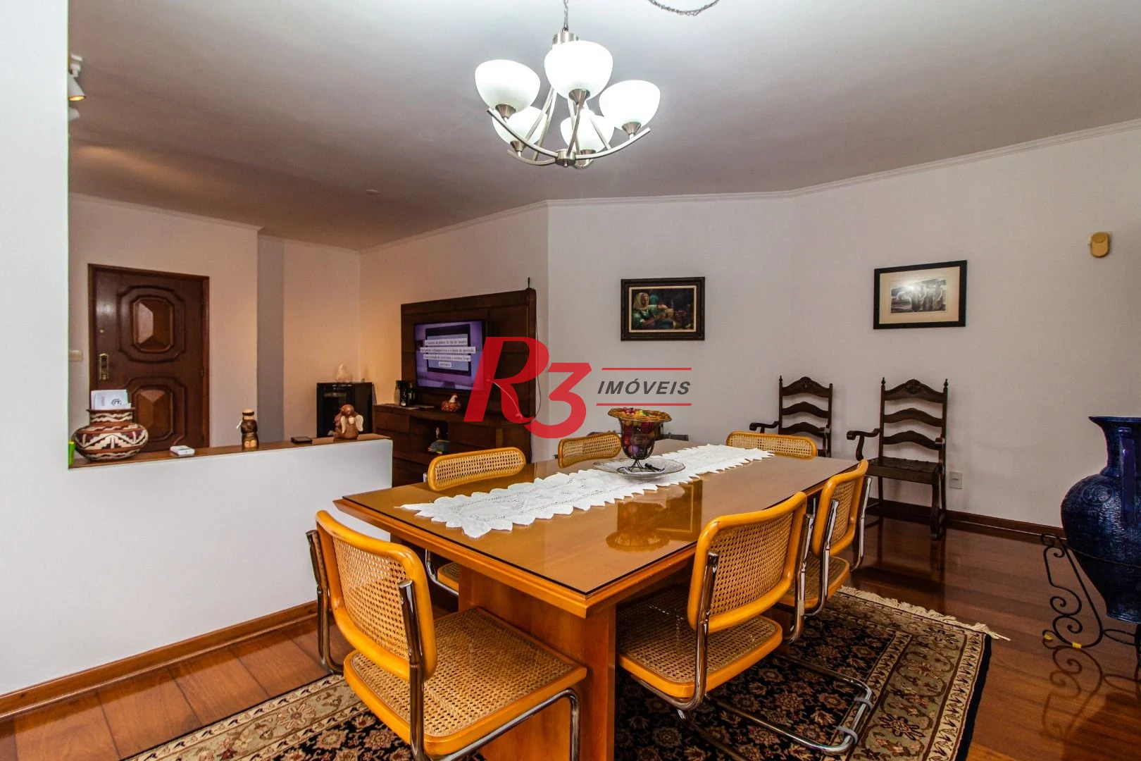 LINDO, REFORMADO E AMPLO AP. À VENDA NA PONTA DA PRAIA ! 162 M², 3 DORMS, 2 VAGAS, VISTA MAR !! OPORTUNIDADE !!!