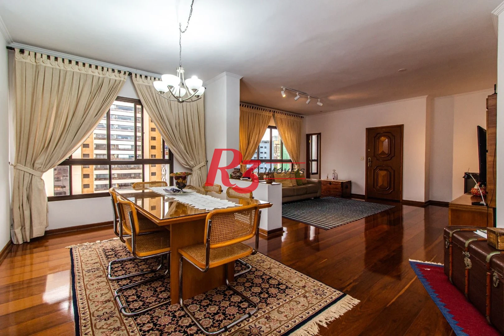 LINDO, REFORMADO E AMPLO AP. À VENDA NA PONTA DA PRAIA ! 162 M², 3 DORMS, 2 VAGAS, VISTA MAR !! OPORTUNIDADE !!!