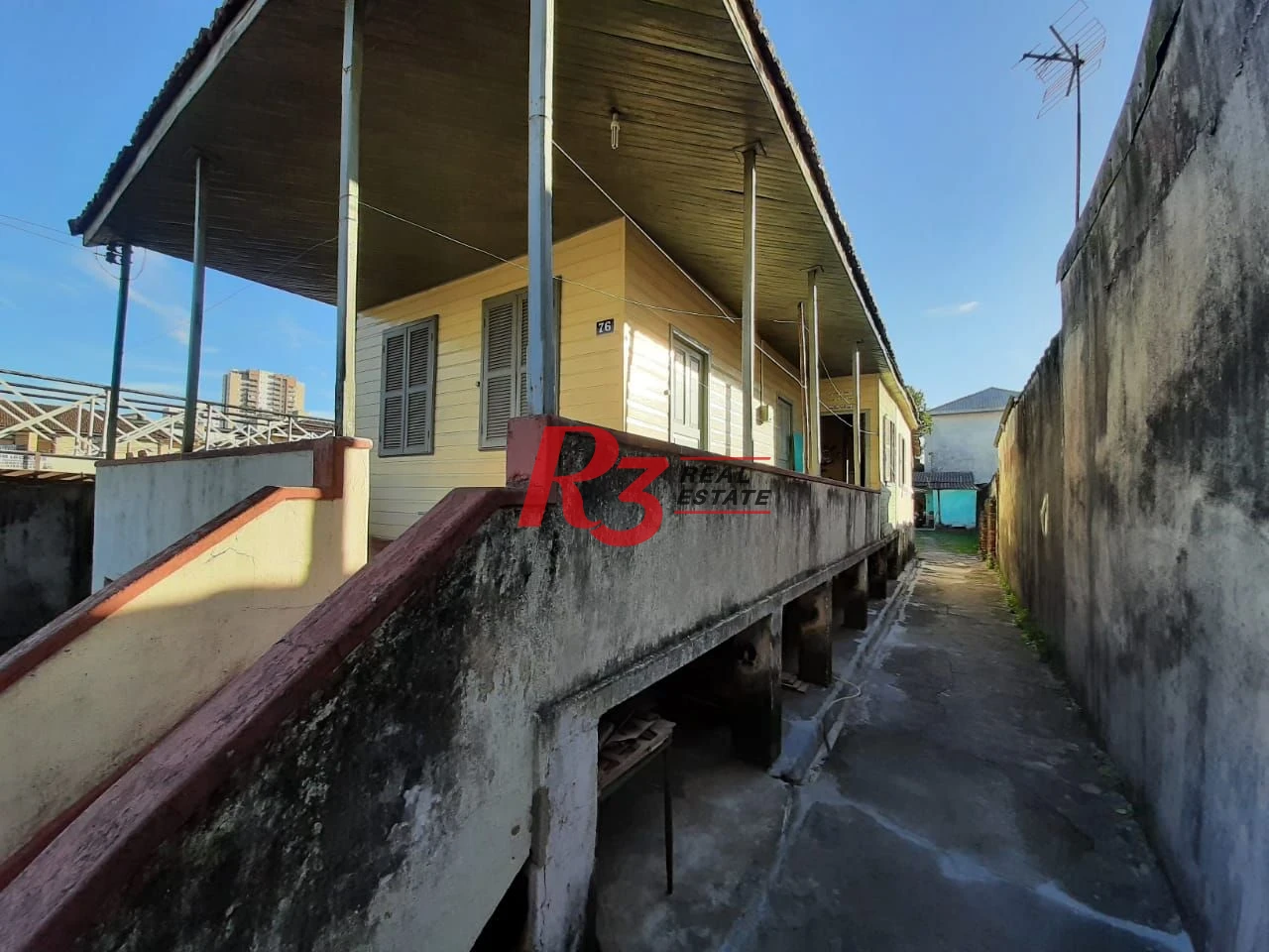 Terreno à venda no Macuco em Santos, 476 m², edícula completa ao fundo