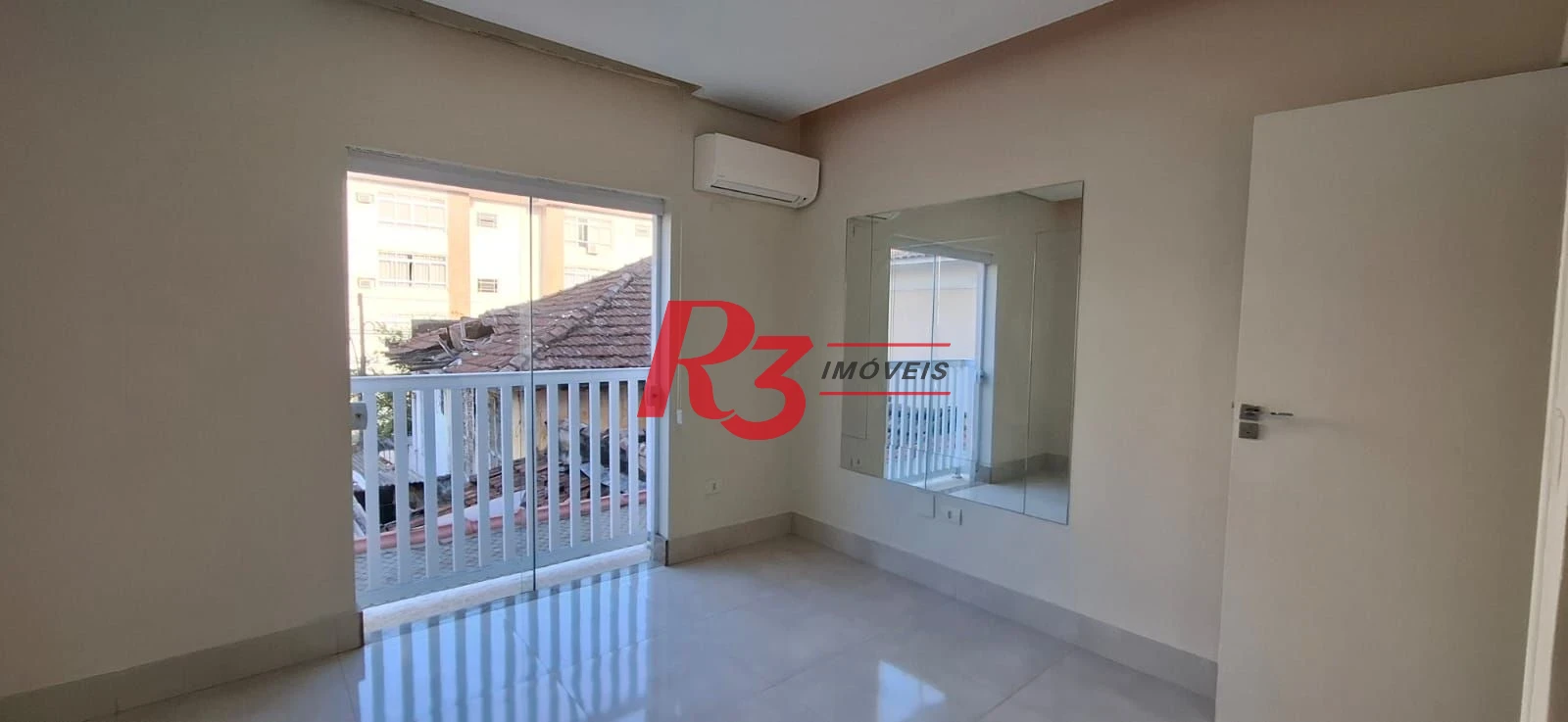 Casa com 4 dormitórios, 380 m2 - venda por R$ 1.590.000 ou aluguel por R$ 12.818 - Embaré - Santos/SP