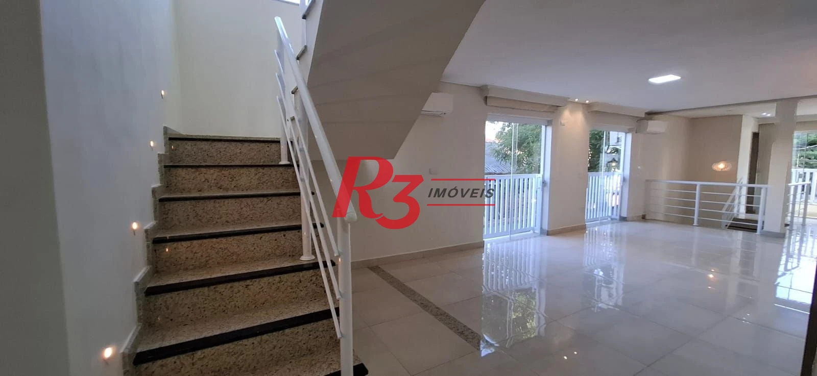 Casa com 4 dormitórios, 380 m2 - venda por R$ 1.590.000 ou aluguel por R$ 12.818 - Embaré - Santos/SP