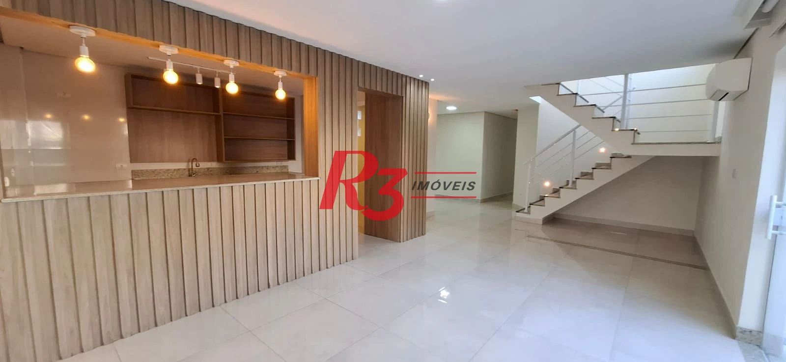 Casa com 4 dormitórios, 380 m2 - venda por R$ 1.590.000 ou aluguel por R$ 12.818 - Embaré - Santos/SP