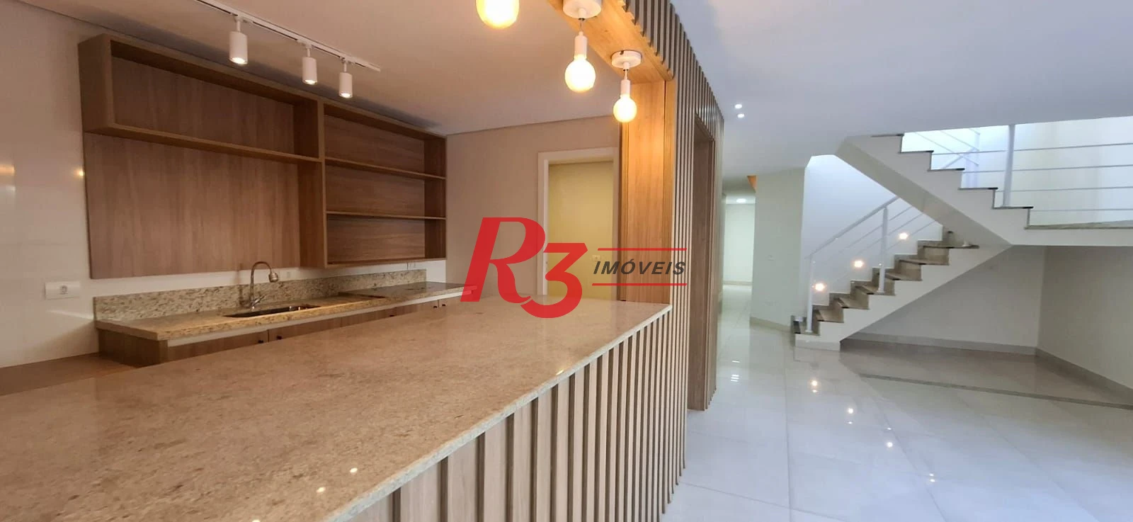 Casa com 4 dormitórios, 380 m2 - venda por R$ 1.590.000 ou aluguel por R$ 12.818 - Embaré - Santos/SP