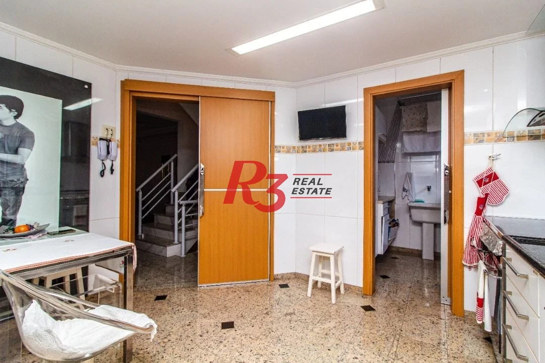 Sobrado com 5 dormitórios à venda, 267 m² por R$ 1.600.000,00 - Embaré - Santos/SP