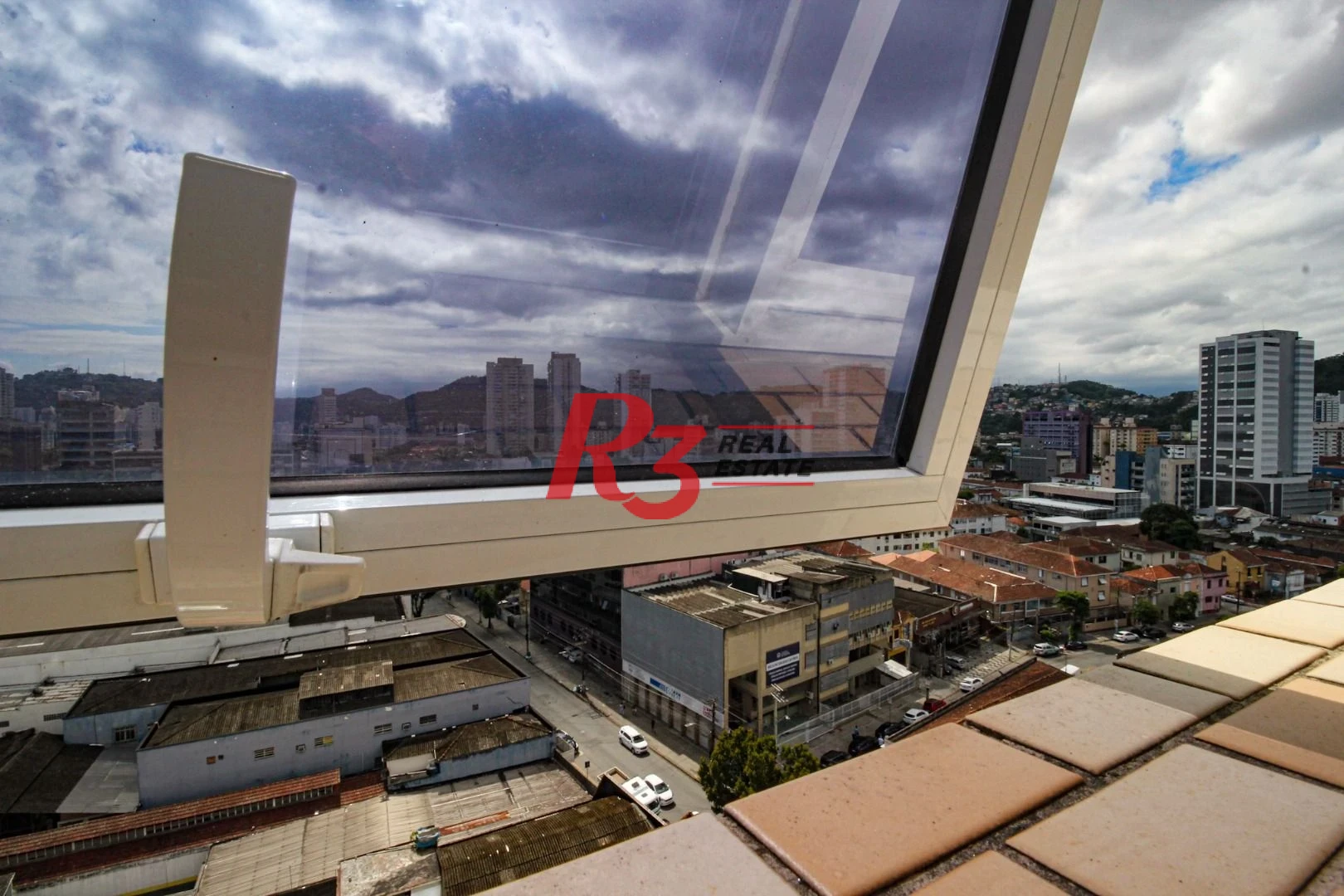 Sala para alugar, 42 m² por R$ 3.600,02 - Vila Matias - Santos/SP