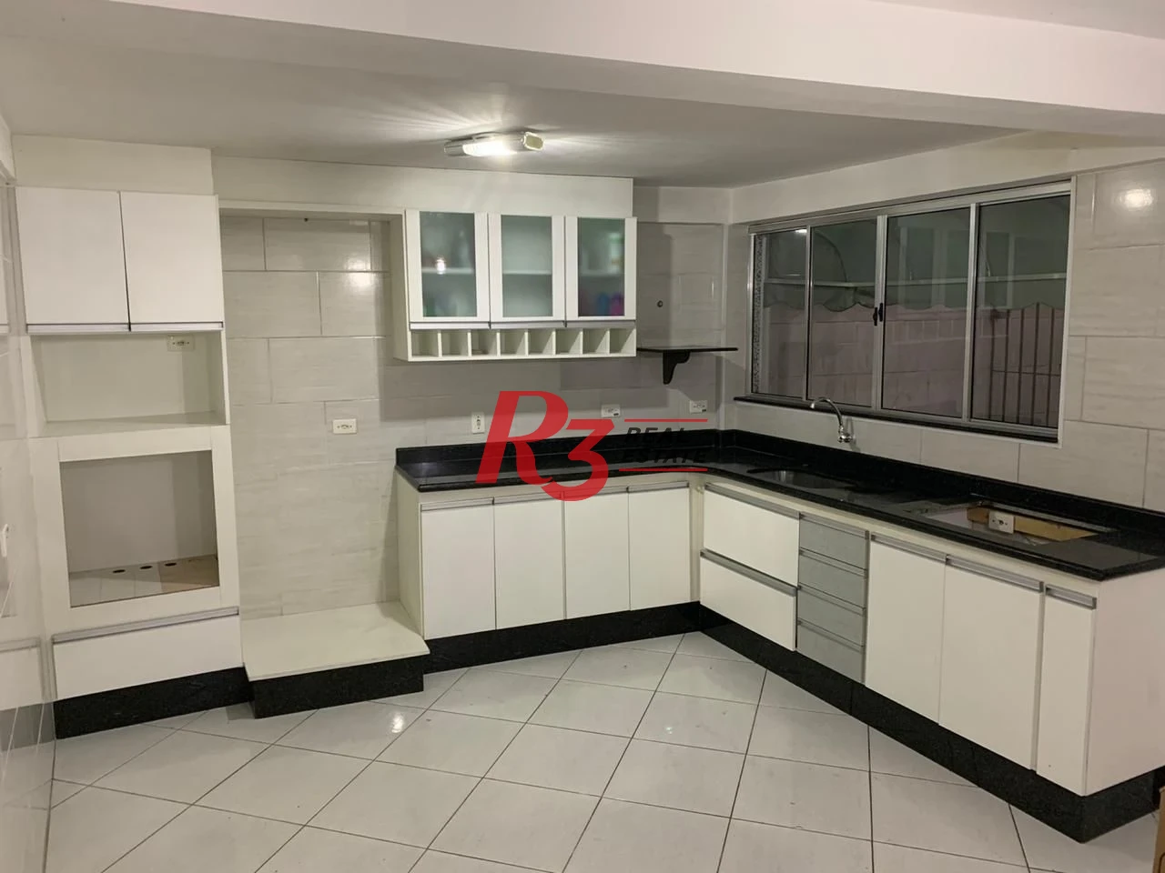 Casa com 4 dormitórios à venda, 180 m² por R$ 535.000,00 - Vila Cascatinha - São Vicente/SP