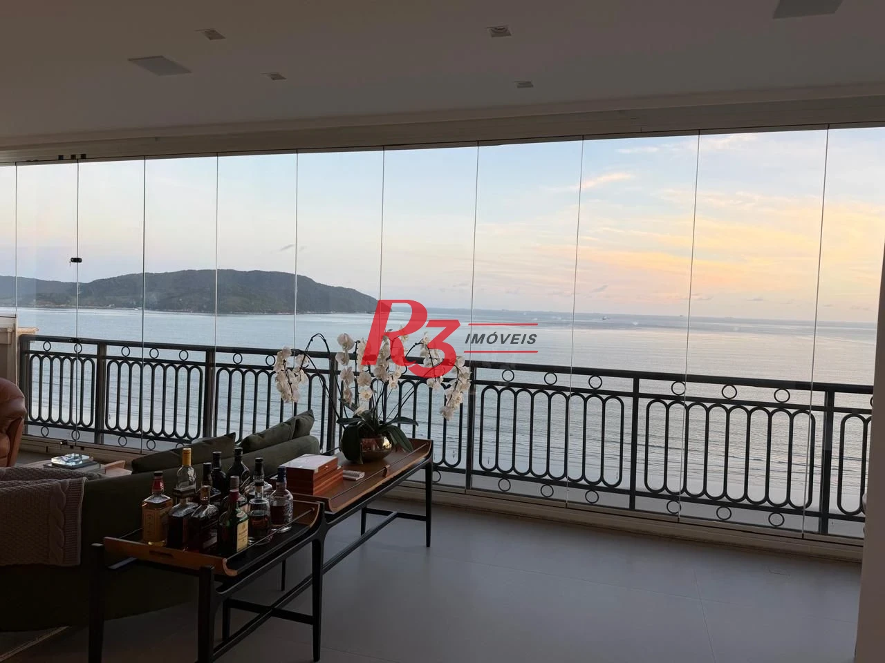 Apartamento com 4 suítes à venda, frente mar por R$ 11.000.000 - Gonzaga - Santos/SP