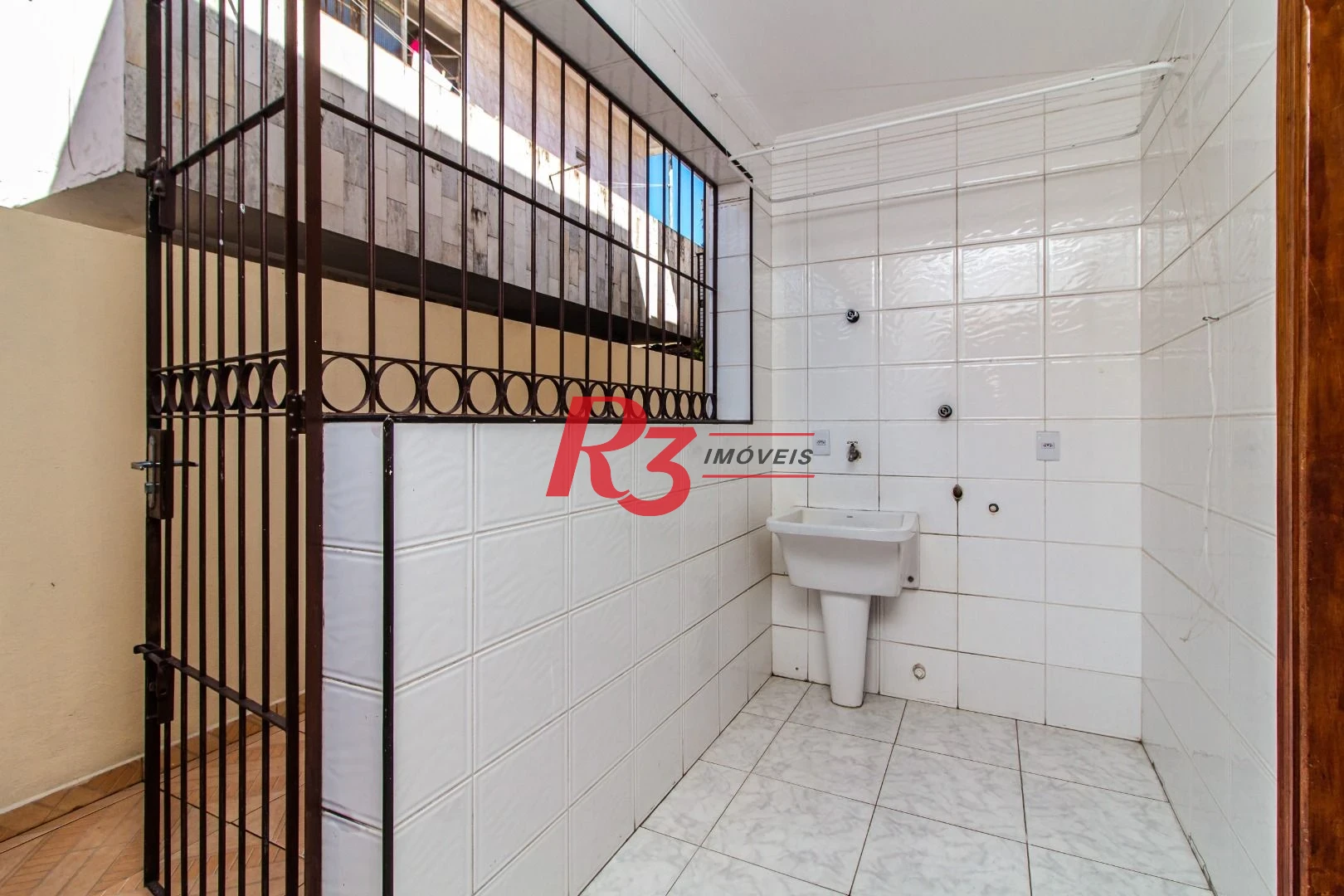 Sobrado com 3 dormitórios à venda, 148 m² por R$ 1.920.000,00 - Ponta da Praia - Santos/SP