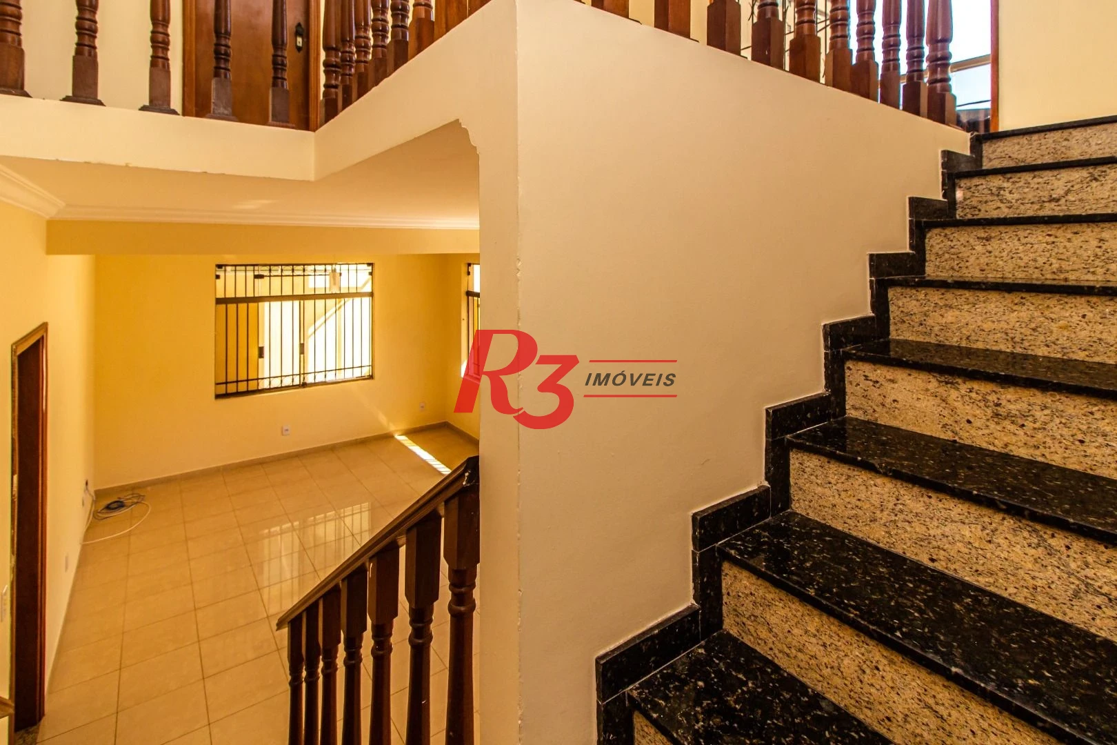 Sobrado com 3 dormitórios à venda, 148 m² por R$ 1.920.000,00 - Ponta da Praia - Santos/SP