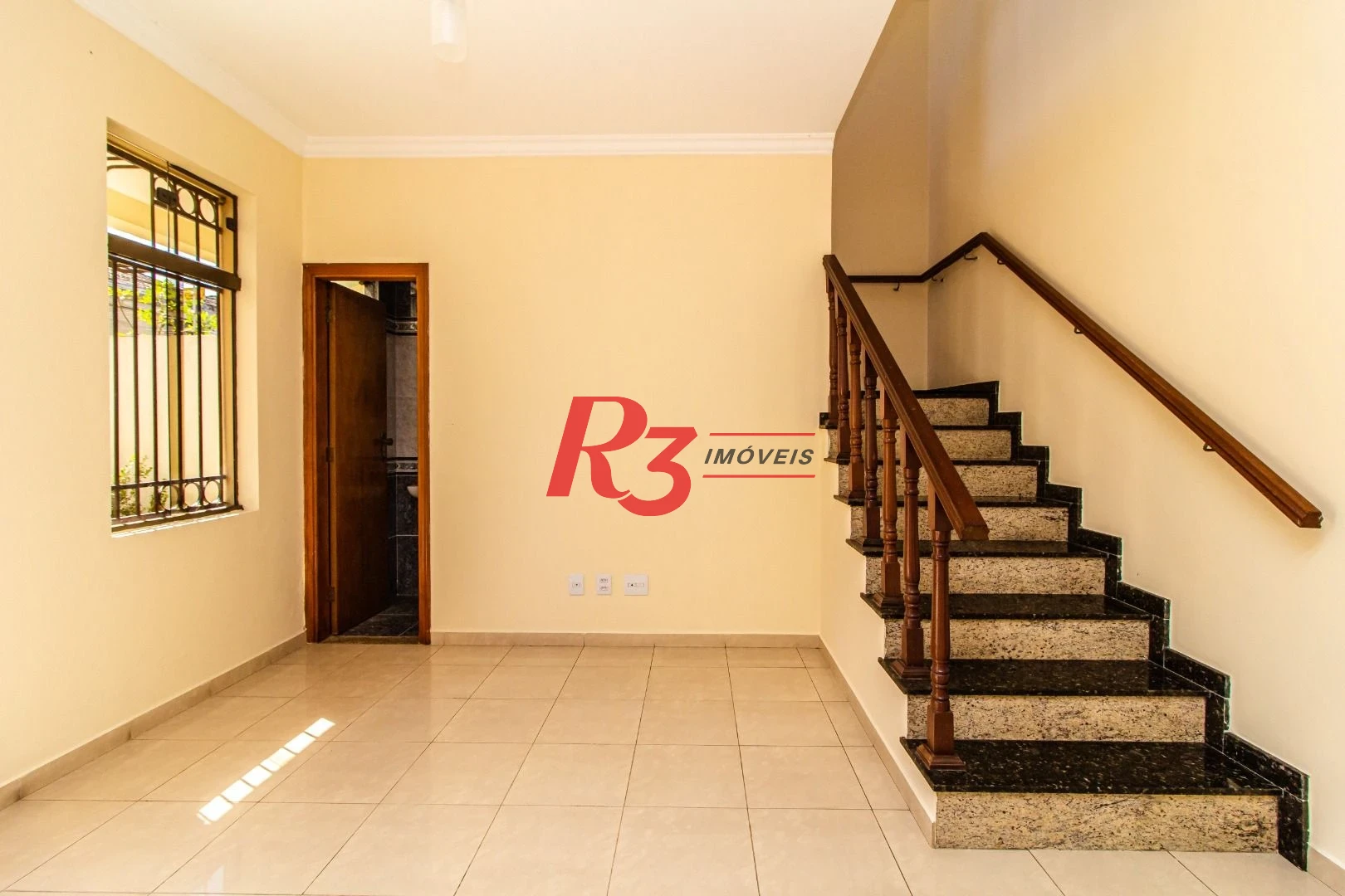 Sobrado com 3 dormitórios à venda, 148 m² por R$ 1.920.000,00 - Ponta da Praia - Santos/SP