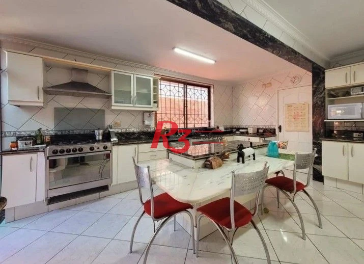 Sobrado com 3 dormitórios à venda, 250 m² por R$ 1.070.000,00 - Campo Grande - Santos/SP