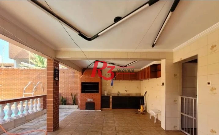 Sobrado com 3 dormitórios à venda, 250 m² por R$ 1.070.000,00 - Campo Grande - Santos/SP