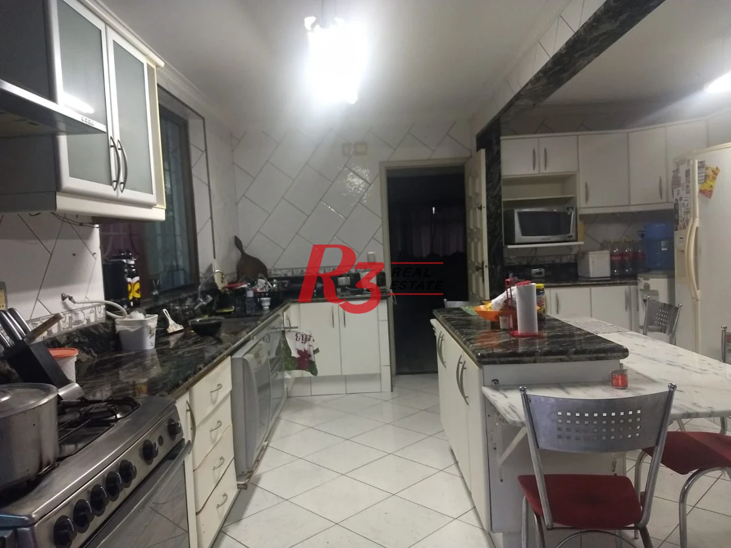 Sobrado com 3 dormitórios à venda, 250 m² por R$ 1.070.000,00 - Campo Grande - Santos/SP
