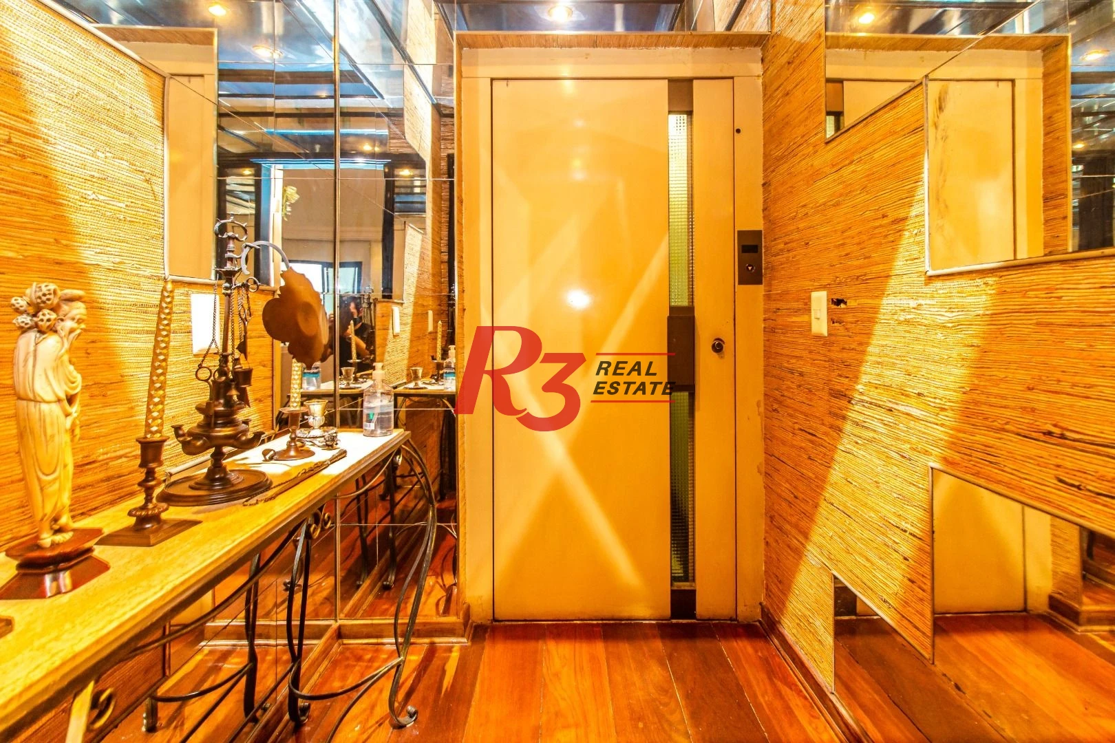 Apartamento com 3 dormitórios à venda, 242 m² por R$ 1.700.000,00 - Boqueirão - Santos/SP