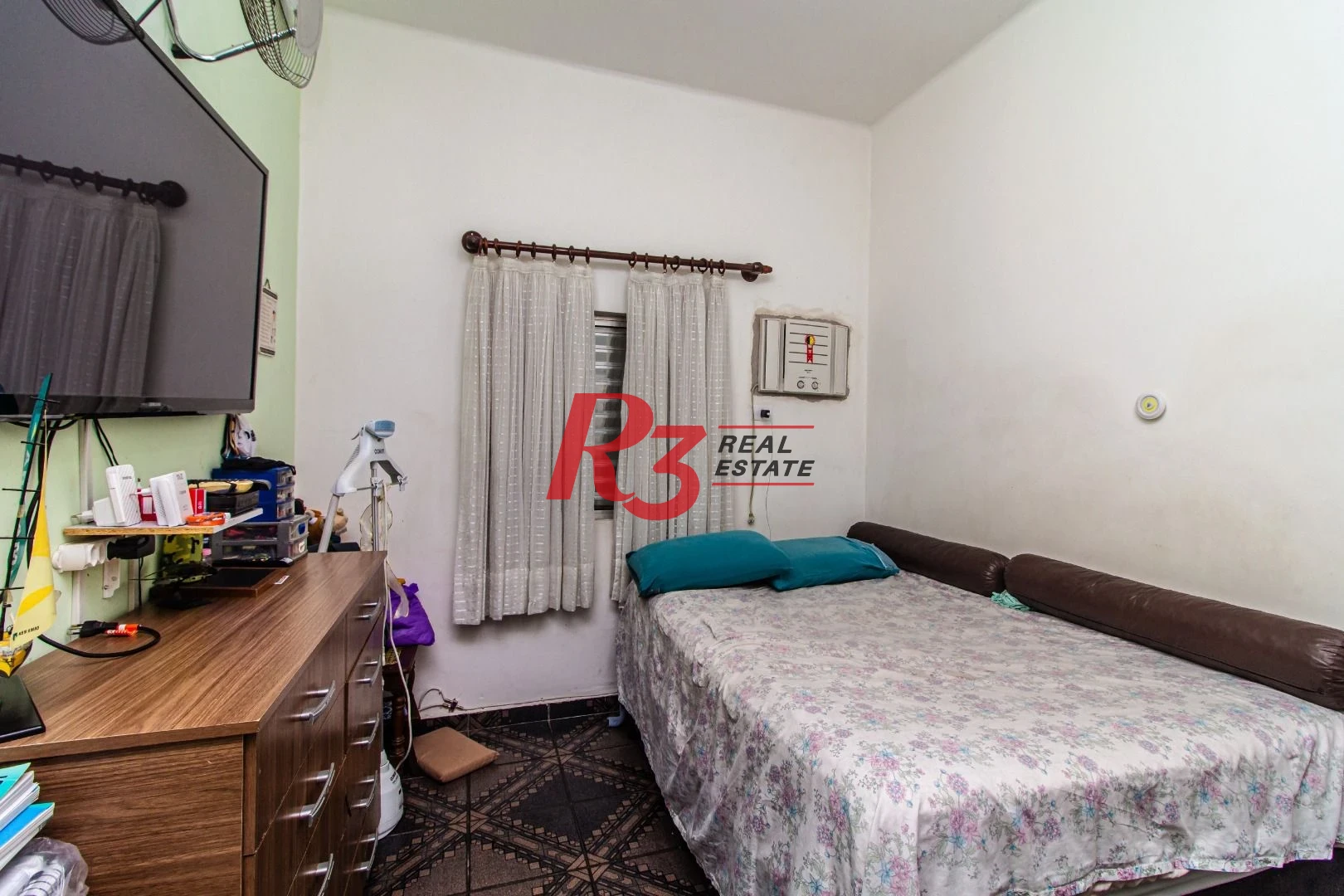 Sobreposta térrea com 2 dormitórios à venda, 135 m² - Embaré - Santos/SP