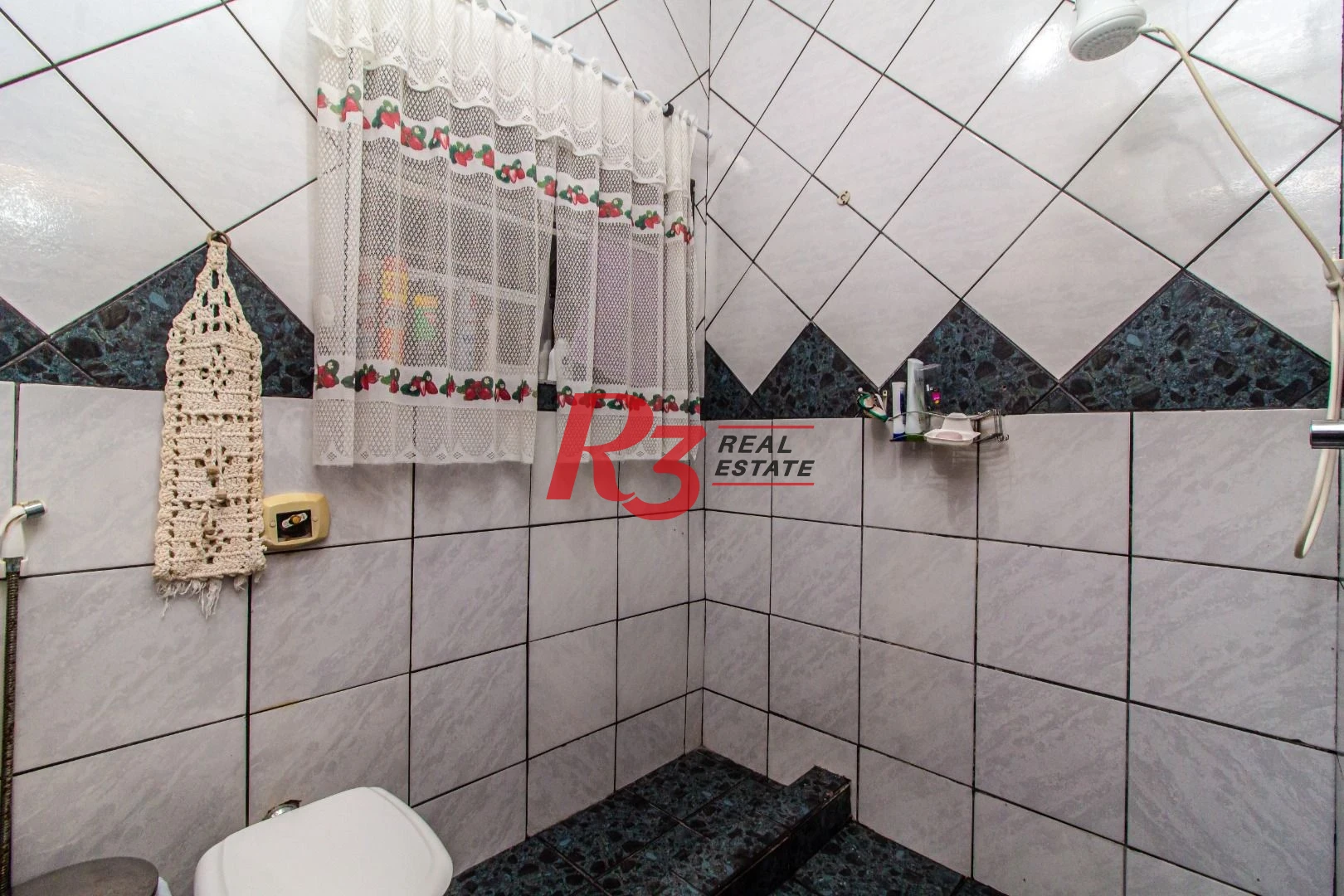 Sobreposta térrea com 2 dormitórios à venda, 135 m² - Embaré - Santos/SP