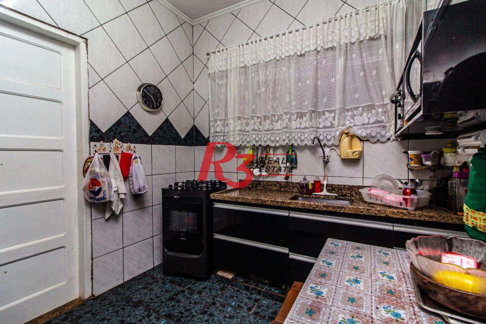 Sobreposta térrea com 2 dormitórios à venda, 135 m² - Embaré - Santos/SP