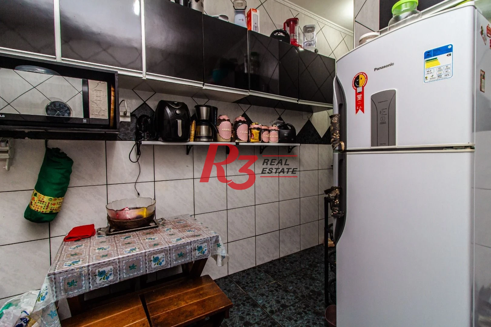 Sobreposta térrea com 2 dormitórios à venda, 135 m² - Embaré - Santos/SP