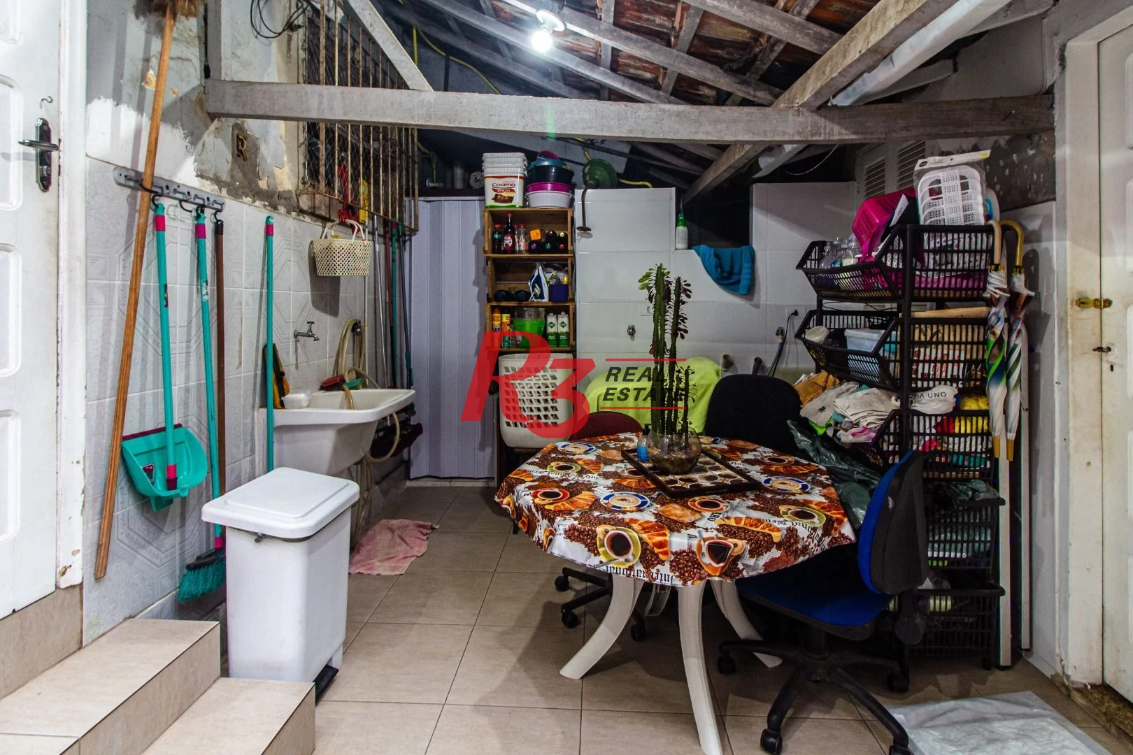 Sobreposta térrea com 2 dormitórios à venda, 135 m² - Embaré - Santos/SP