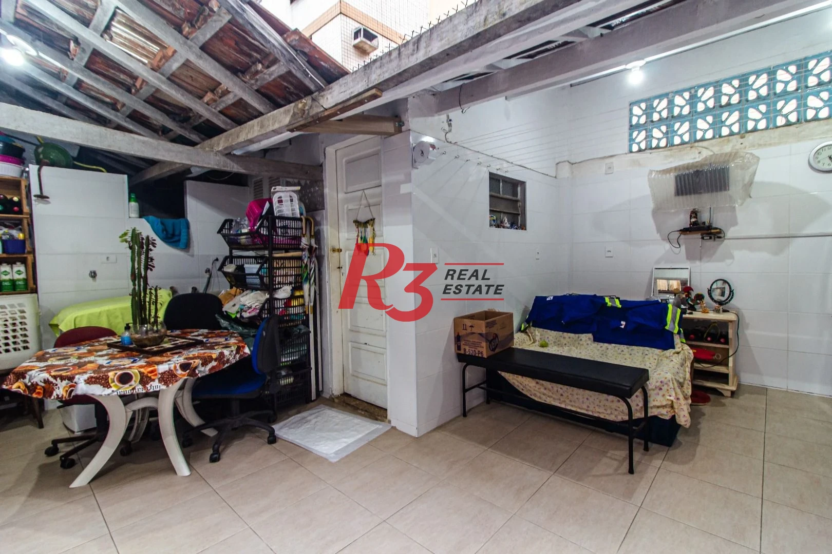 Sobreposta térrea com 2 dormitórios à venda, 135 m² - Embaré - Santos/SP