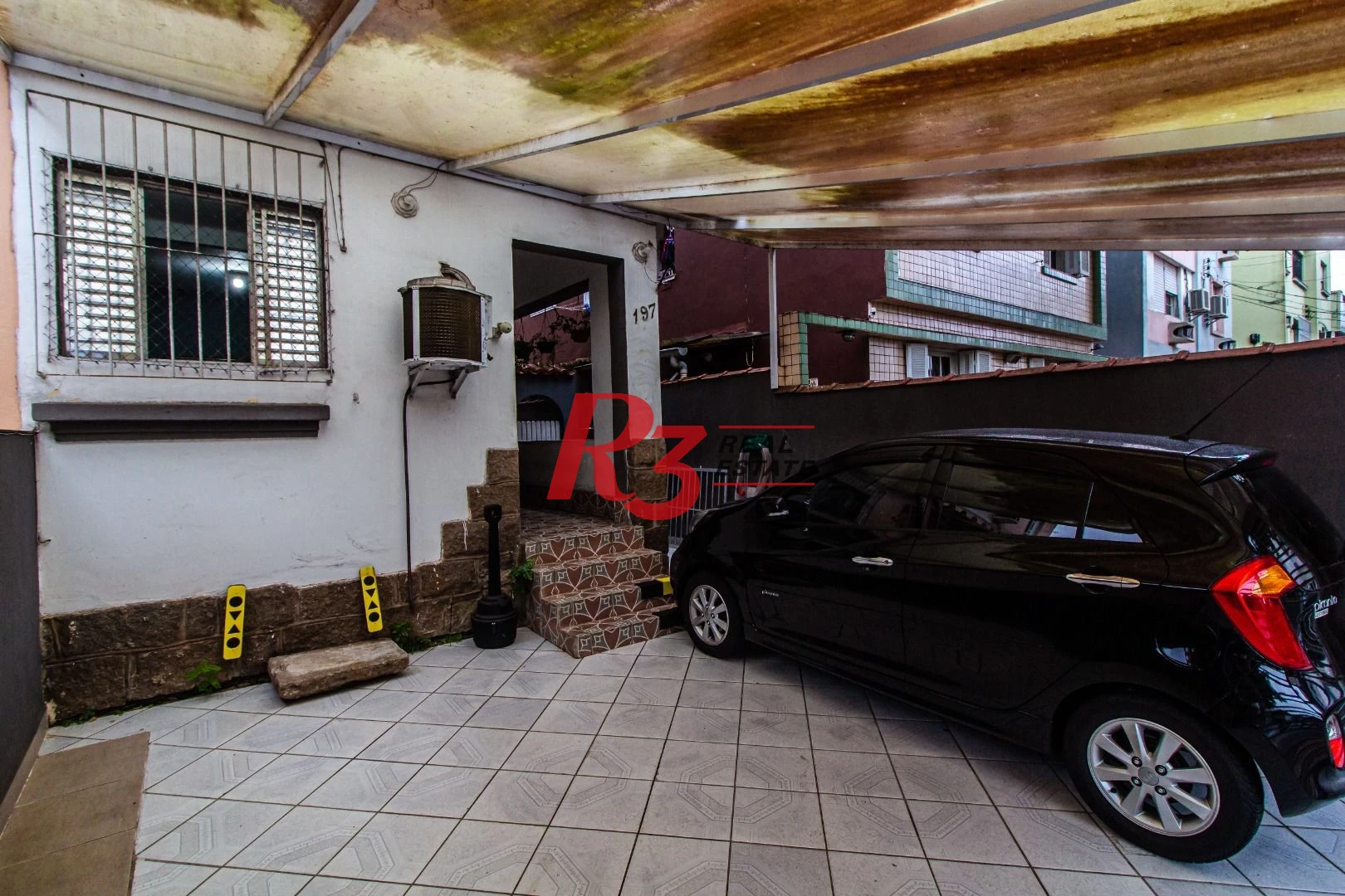 Sobreposta térrea com 2 dormitórios à venda, 135 m² - Embaré - Santos/SP