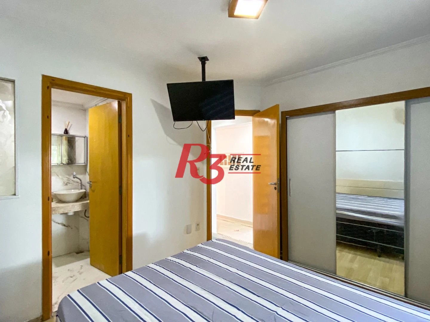 Apartamento com 2 dormitórios à venda, 78 m² por R$ 490.000,00 - Ilha Porchat - São Vicente/SP