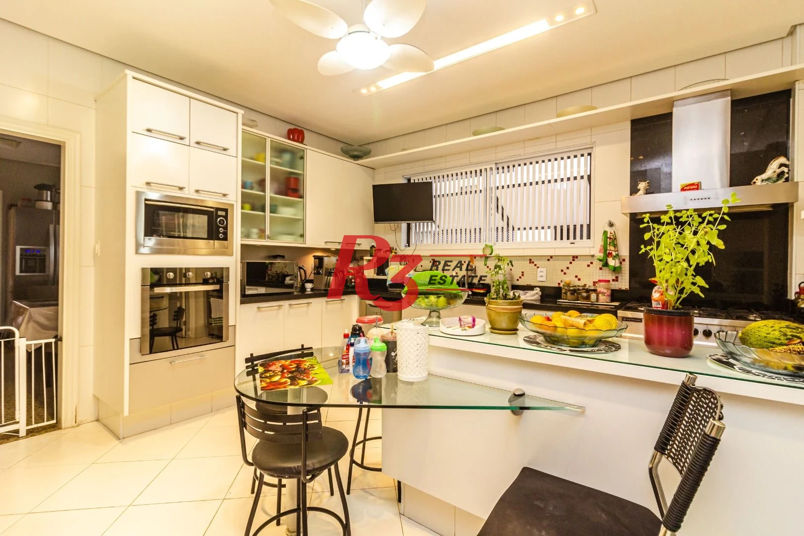 Apartamento com 4 suítes, localização privilegiada, à venda, 377 m² - Gonzaga - Santos/SP