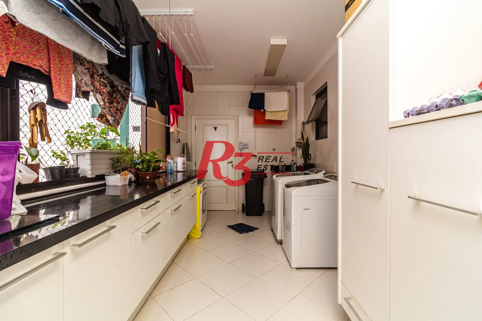 Apartamento com 4 suítes, localização privilegiada, à venda, 377 m² - Gonzaga - Santos/SP