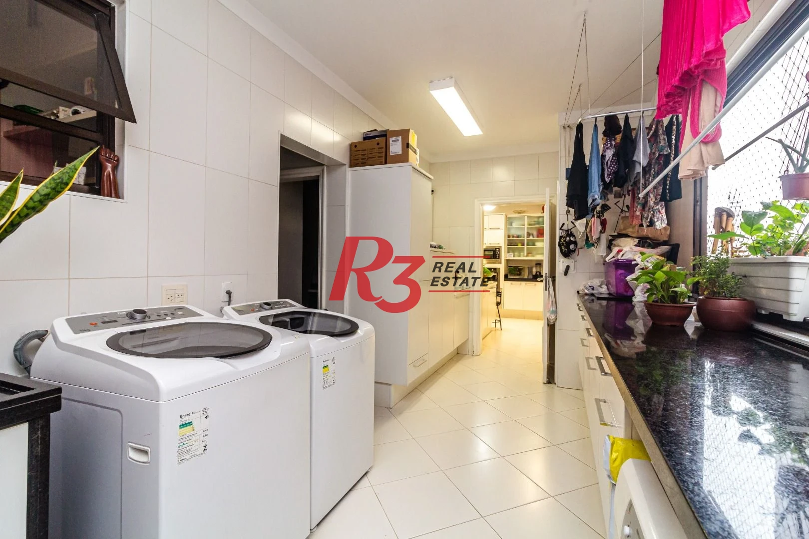 Apartamento com 4 suítes, localização privilegiada, à venda, 377 m² - Gonzaga - Santos/SP
