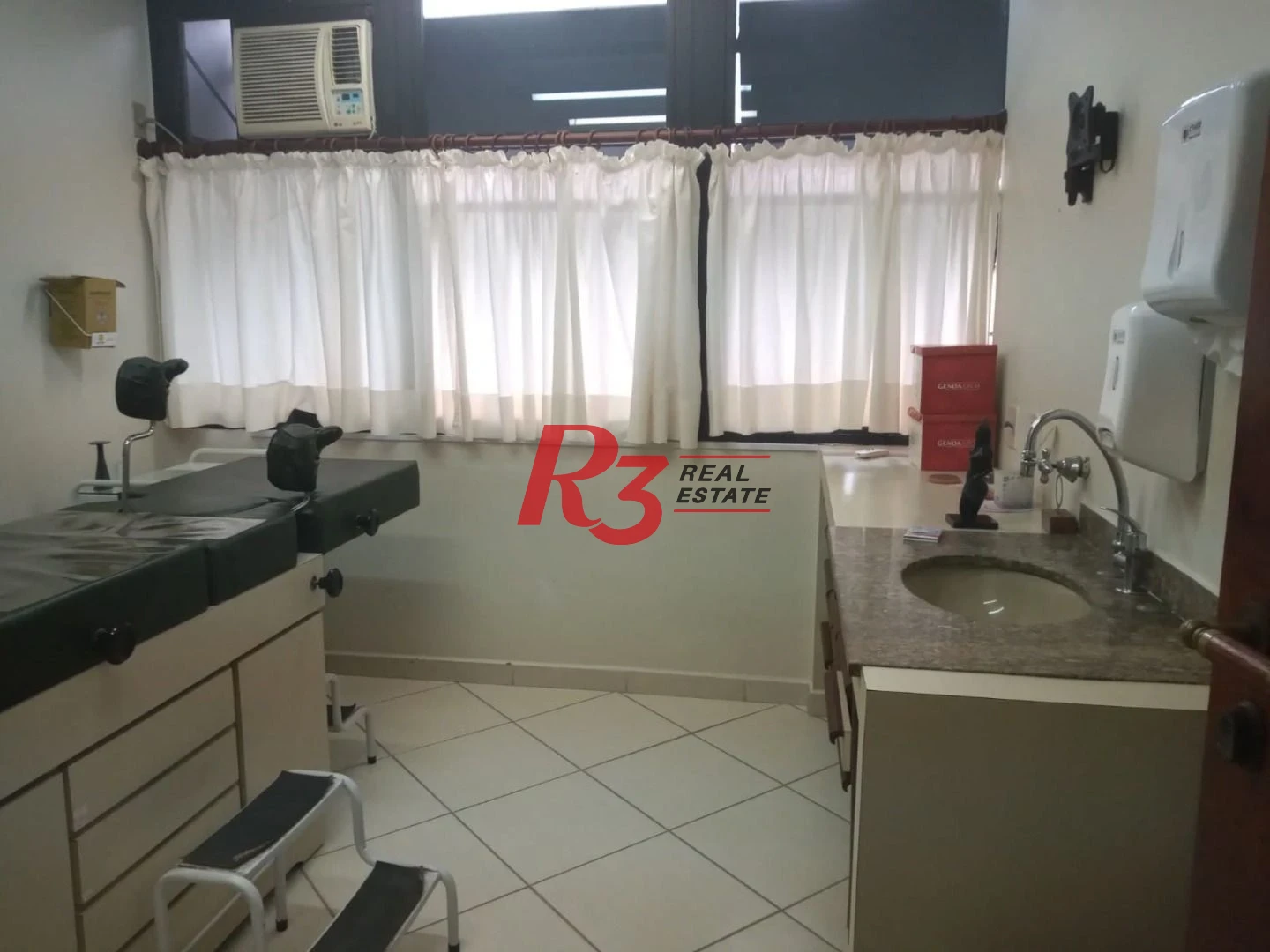 Sala, 122 m² - venda por R$ 650.000,00 ou aluguel por R$ 6.500,00/mês - Encruzilhada - Santos/SP