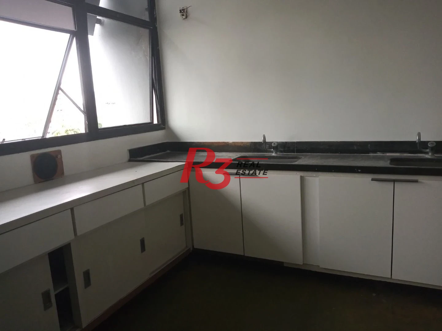 Sala, 92 m² - venda por R$ 500.000,00 ou aluguel por R$ 4.500,00/mês - Encruzilhada - Santos/SP