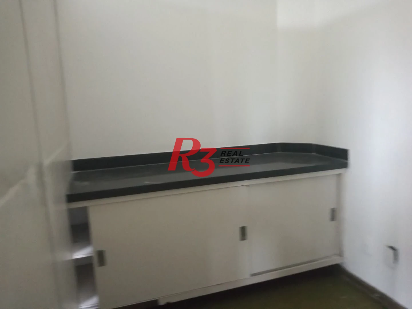 Sala, 92 m² - venda por R$ 500.000,00 ou aluguel por R$ 4.500,00/mês - Encruzilhada - Santos/SP
