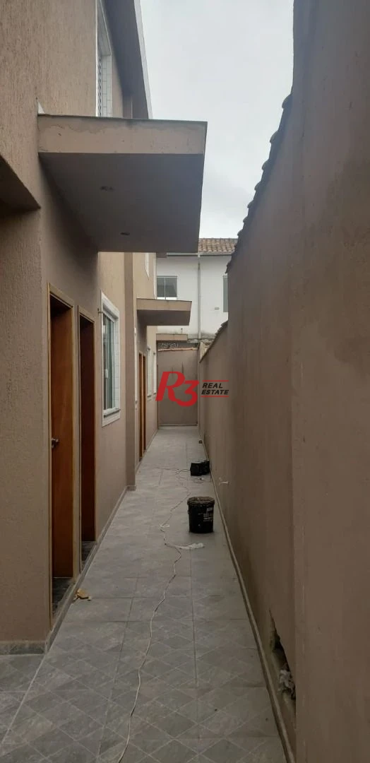 Sobrado com 2 dormitórios à venda, 60 m² por R$ 272.000,00 - Parque São Vicente - São Vicente/SP