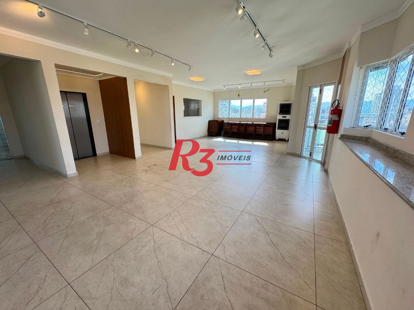 Apartamento com 2 dormitórios à venda, 87 m² por R$ 920.000,00 - Gonzaga - Santos/SP