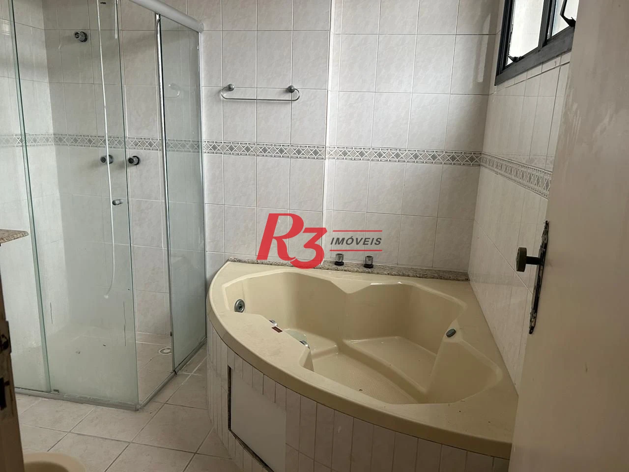 Apartamento com 3 dormitórios para alugar, 188 m² por R$ 6.500,02/mês - Gonzaga - Santos/SP