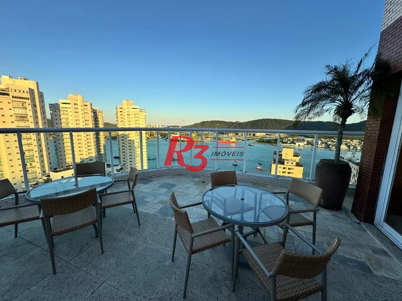 Apartamento com 4 dormitórios à venda, 186 m² por R$ 2.200.000,00 - Ponta da Praia - Santos/SP