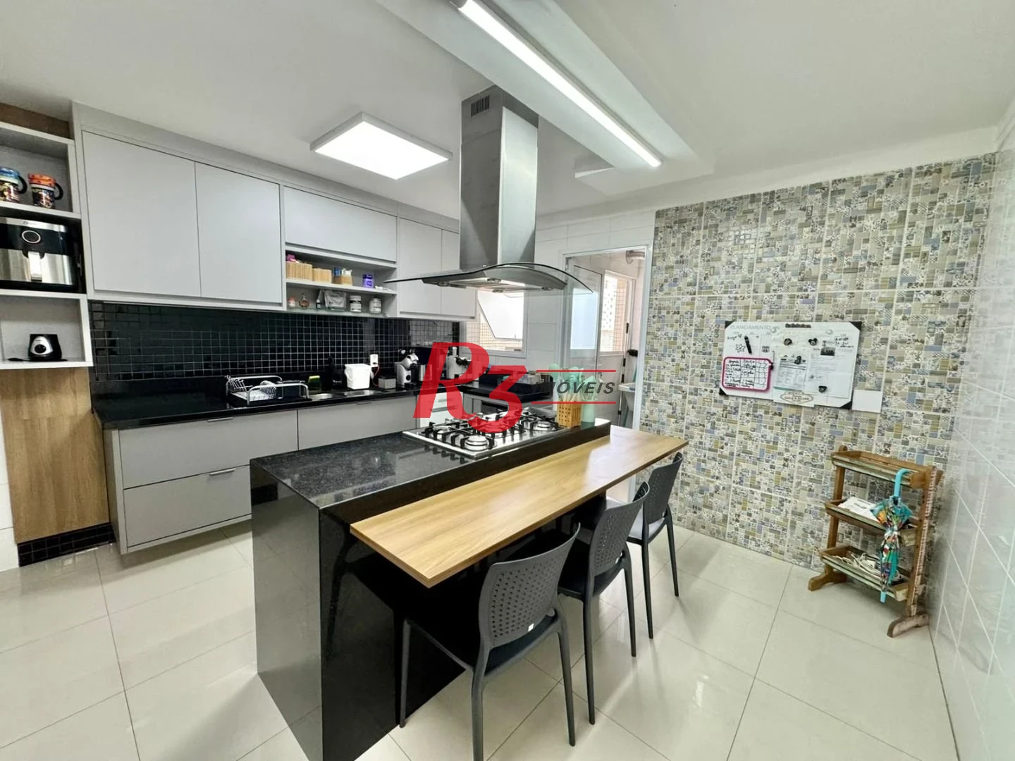 Apartamento com 3 dormitórios à venda, 155 m² por R$ 2.450.000,00 - Embaré - Santos/SP
