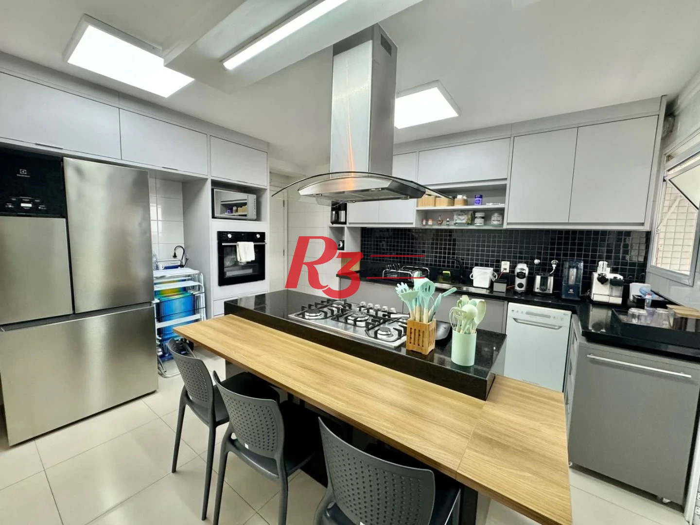 Apartamento com 3 dormitórios à venda, 155 m² por R$ 2.450.000,00 - Embaré - Santos/SP