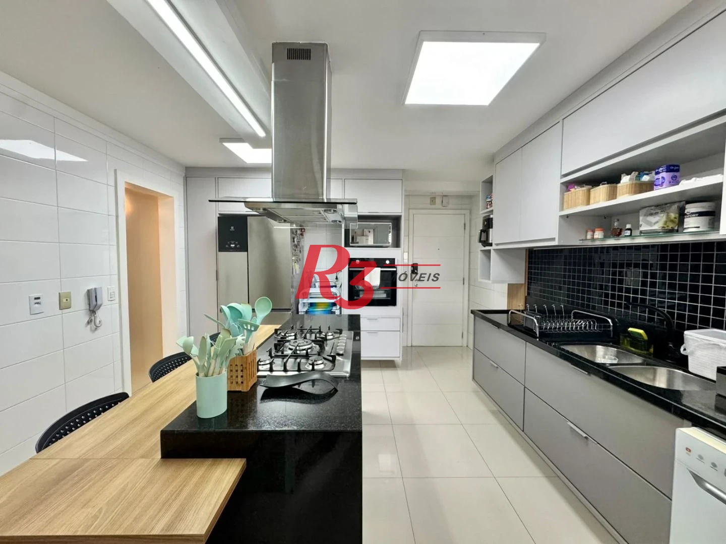Apartamento com 3 dormitórios à venda, 155 m² por R$ 2.450.000,00 - Embaré - Santos/SP